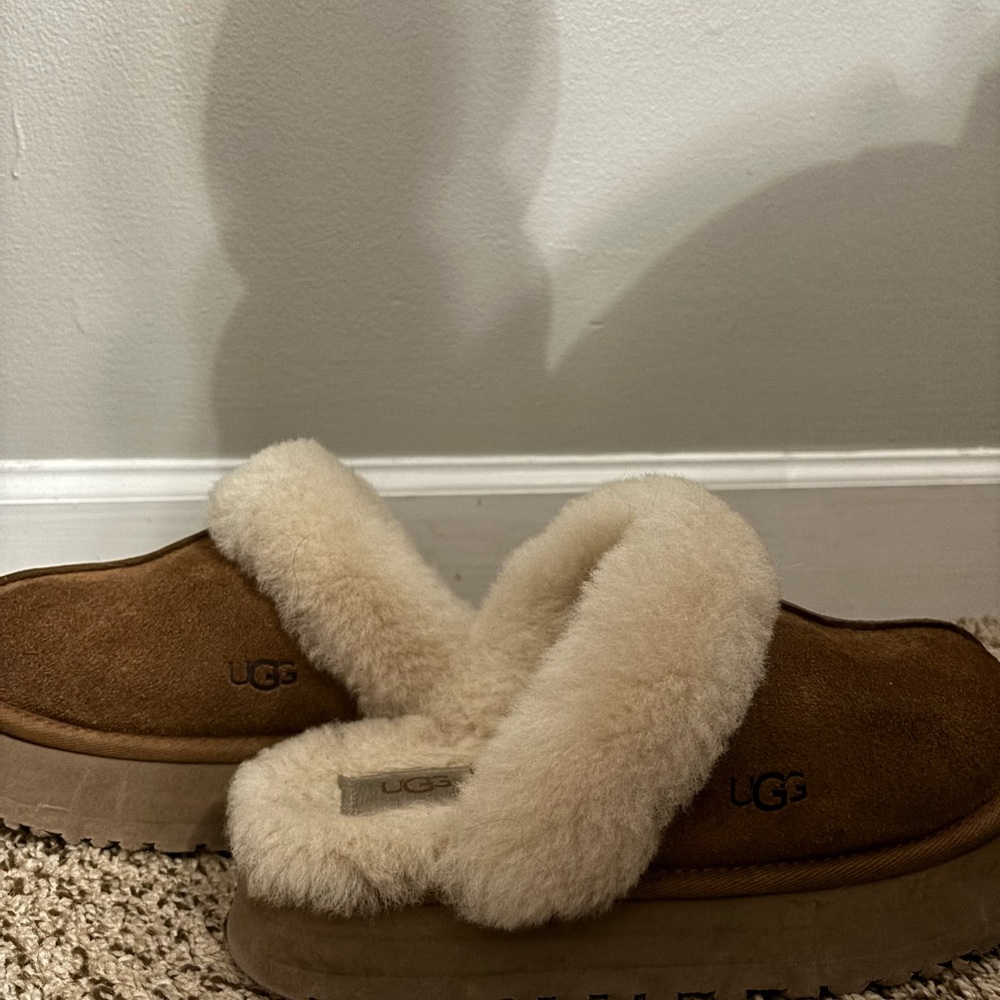 Worn/good condition platform UGGS
